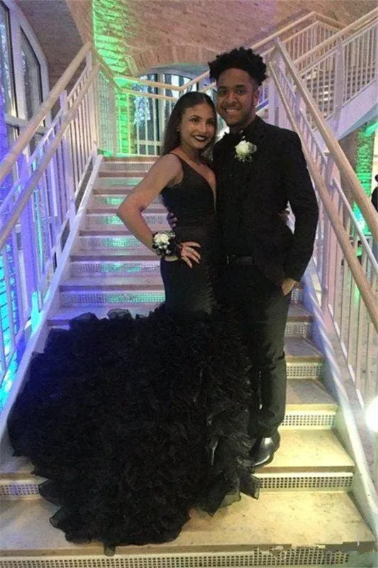 Bridelily Sexy Black Deep-V-Neck Mermaid Sleeveless Prom Dress
