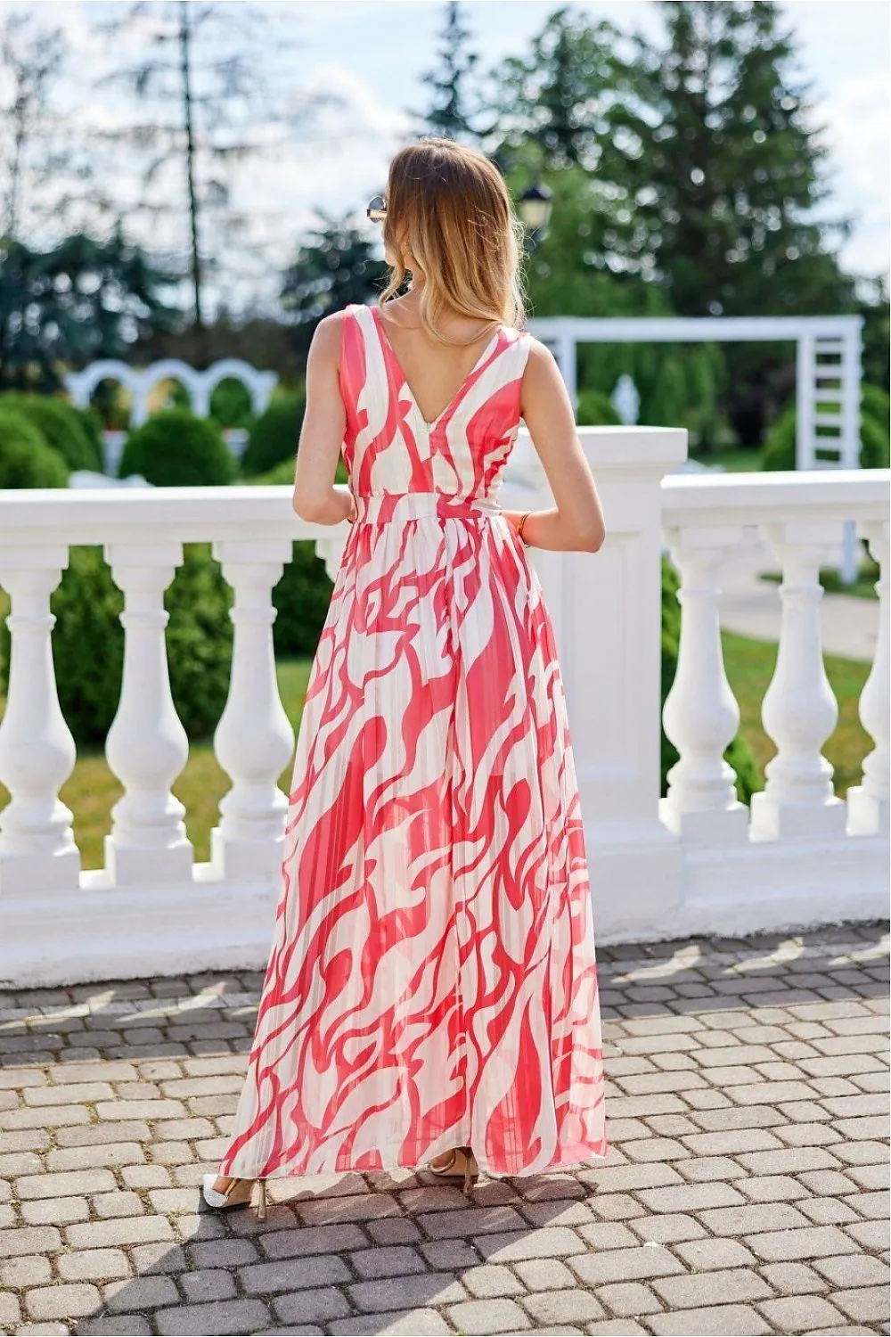 Elegant Chiffon Maxi Gown with Stylish Details