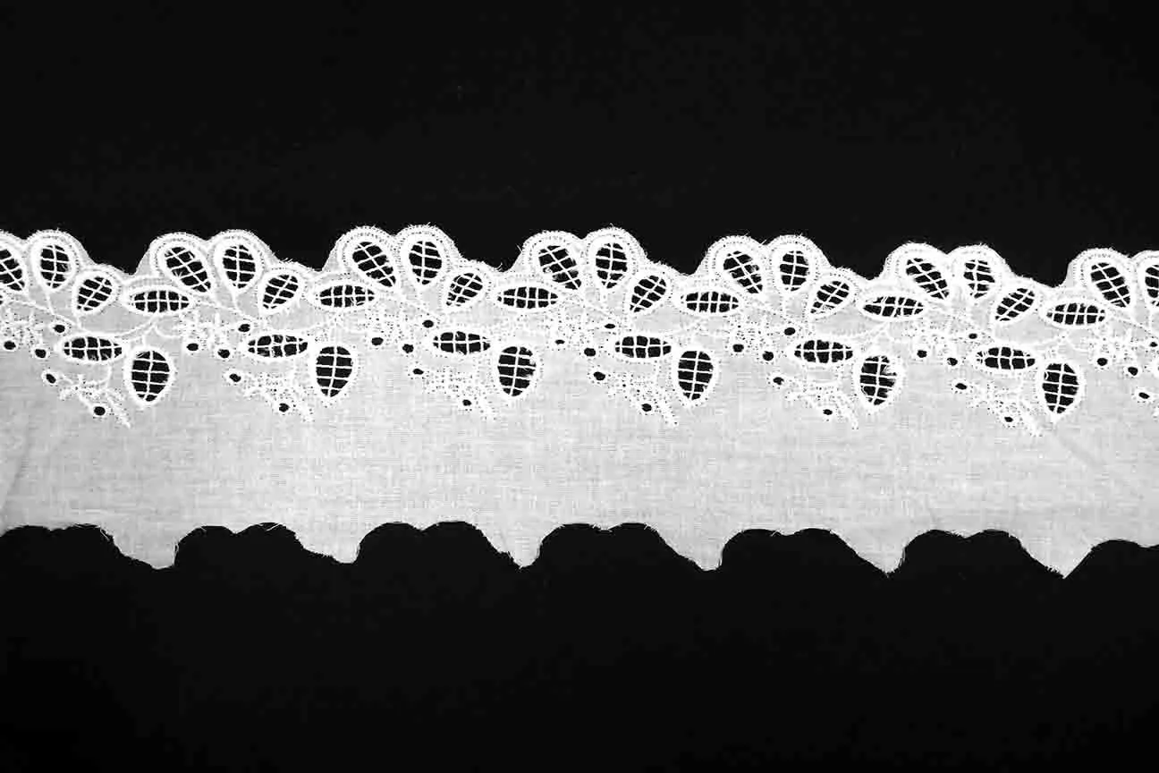 LT: Simple Leaves Lace Trim
